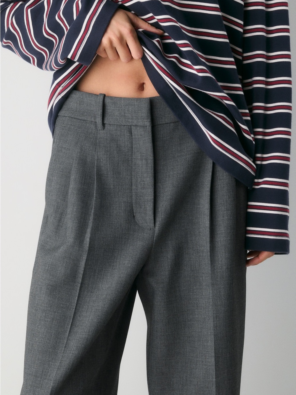 Aritzia
The Effortless Pant™ Wool - Charcoal
